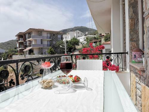 4+1 Spacious Apartment With Sea View. 5 Minutes From The Beach