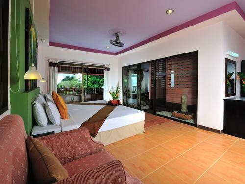 Hotel Koh Ngai Cliff Beach Resort