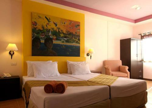 Hotel Koh Ngai Cliff Beach Resort
