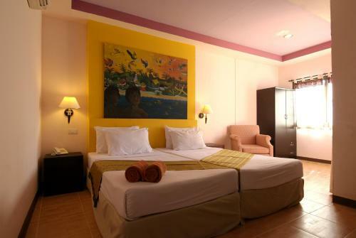 Hotel Koh Ngai Cliff Beach Resort