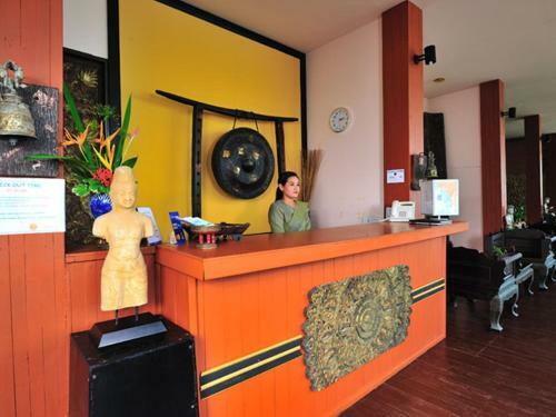 Hotel Koh Ngai Cliff Beach Resort