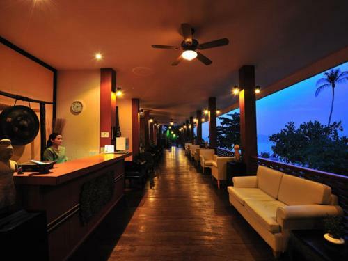 Hotel Koh Ngai Cliff Beach Resort