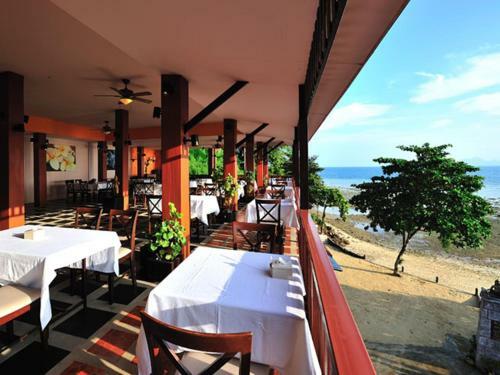 Hotel Koh Ngai Cliff Beach Resort