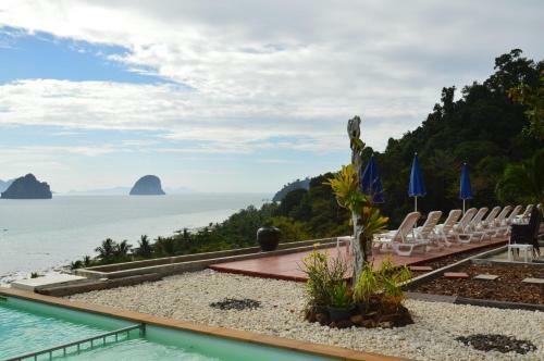 Hotel Koh Ngai Cliff Beach Resort
