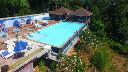 Hotel Koh Ngai Cliff Beach Resort