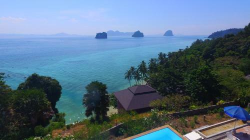 Hotel Koh Ngai Cliff Beach Resort