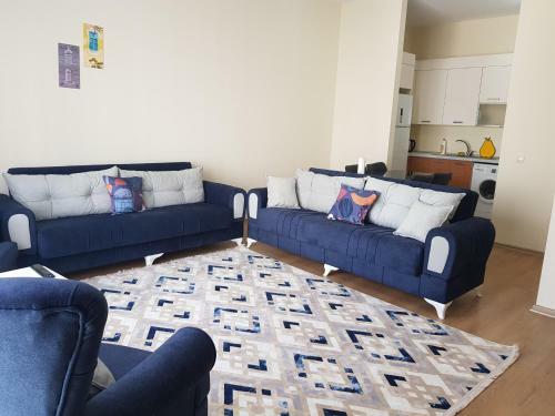Entire Apartment. Just 2 Minutes From The Metro.
