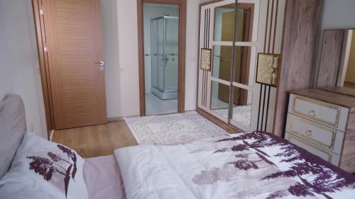 Entire Apartment. Just 2 Minutes From The Metro.