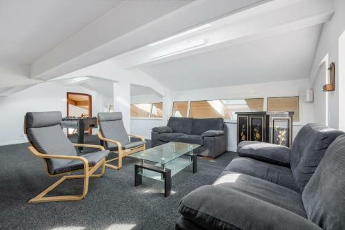 Queens Crest By Sasco Apartments