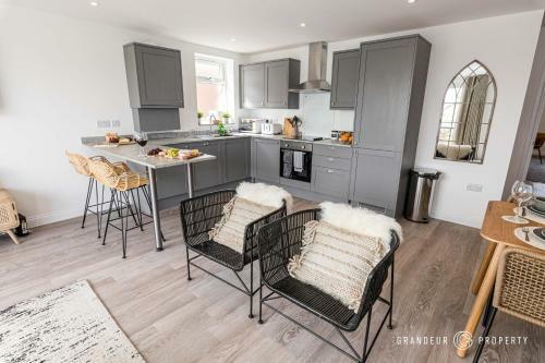 Stunning Apartment, Balcony, Parking, Close To Beach