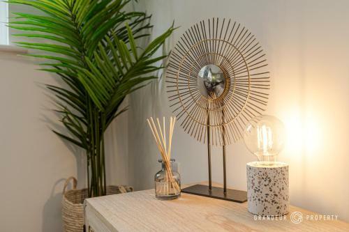 A Romantic Apartment, Balcony & Parking, Close To Beach
