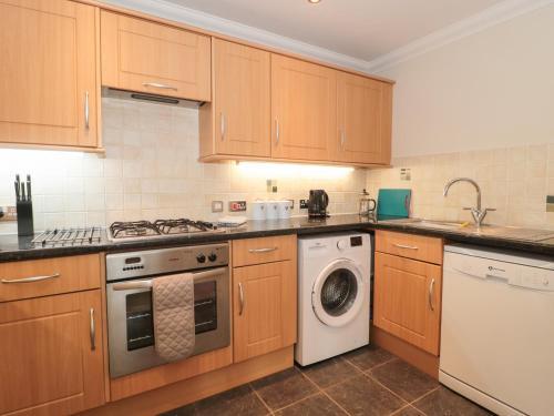4b Waltham Road