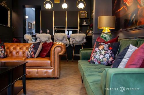 Opulent 2bedroom Apartment, Bournemouth, Parking