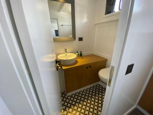 Yacht Room Hotel