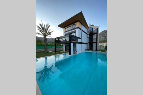 Villa Siradi?i B?r Es?nt?