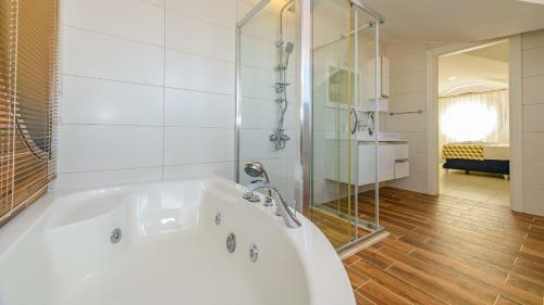 Amore 2 - 4 Bedroom Villa In Hisaronu
