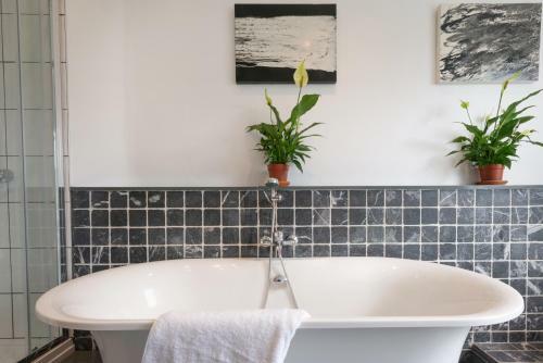 Hostal 144 Lower Cheltenham Place
