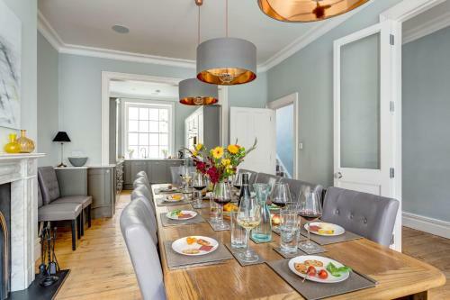 Luxury Mansion Townhouse With Private Cinema
