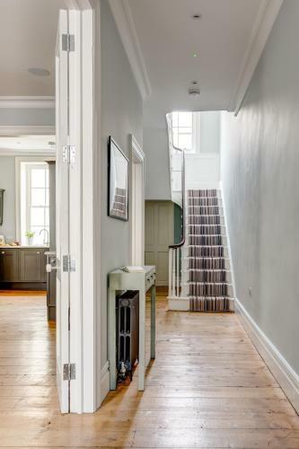 Luxury Mansion Townhouse With Private Cinema