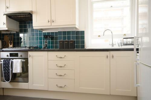 Seaview Apartment - Central Hove With Parking
