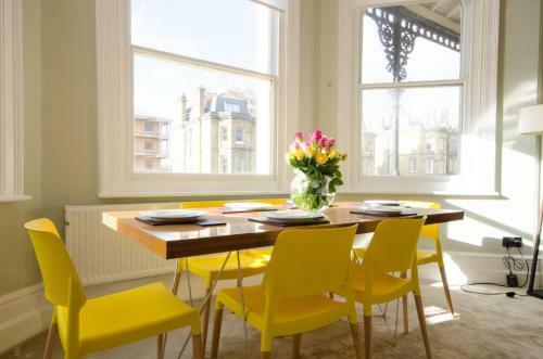 Seaview Apartment - Central Hove With Parking