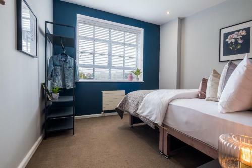 Stunning 2-bed 2-bathroom Apartment - Fab Location
