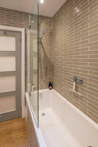 Spacious 2-bed Apartment With Outside Space