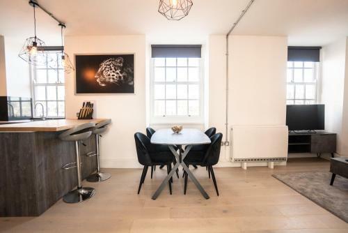Trendy 1 Bedroom Apartment With Large Terrace Area