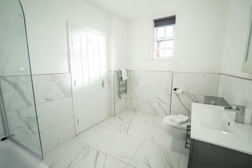 Trendy 1 Bedroom Apartment With Large Terrace Area