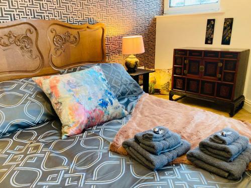Funky Unique 2-bedroom Apartment With Parking
