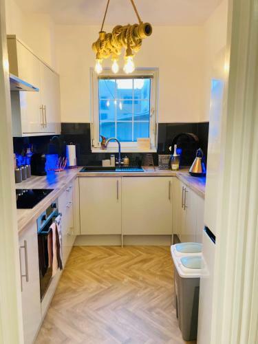 Funky Unique 2-bedroom Apartment With Parking