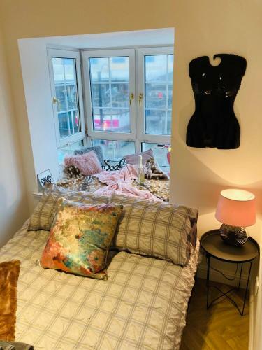 Funky Unique 2-bedroom Apartment With Parking