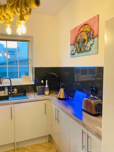 Funky Unique 2-bedroom Apartment With Parking