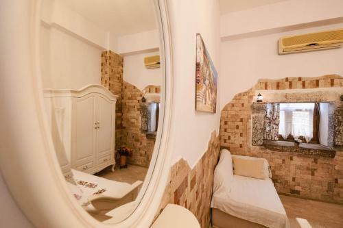 Herakles Hotel