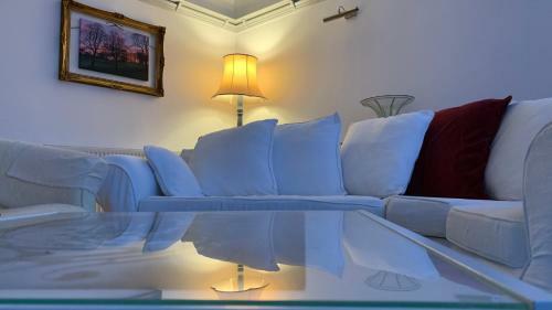 Spacious With Spectacular Views And Private Garden