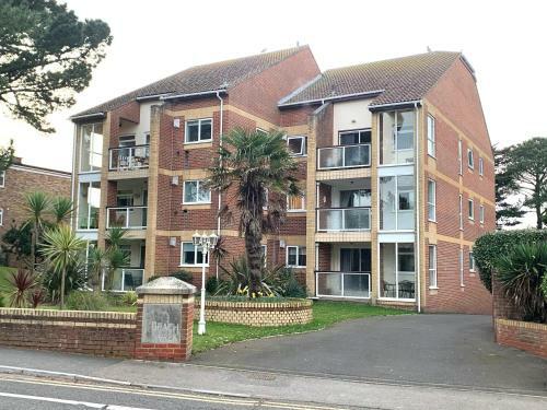 Sandbanks Apartment Wth Parking Minutes From Beach