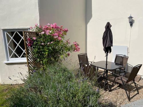 Cosy Detached Toll Cottage With Spacious Garden