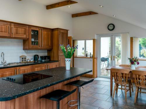 Pass The Keys Peaceful & Coastal 2 Bedroom Cottage