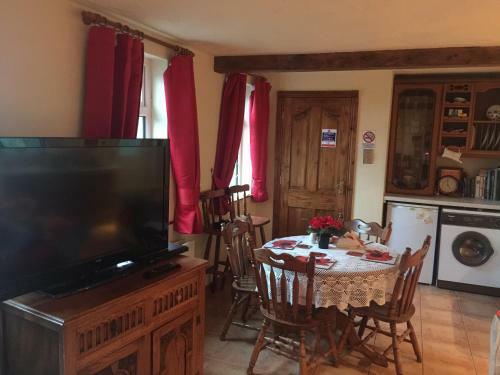 Bed & Breakfast Leafield House