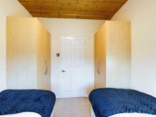 3 Bedroom Lakeview Lodge - Ensuite & Balcony Deck