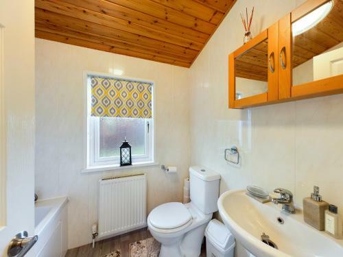 3 Bedroom Lakeview Lodge - Ensuite & Balcony Deck