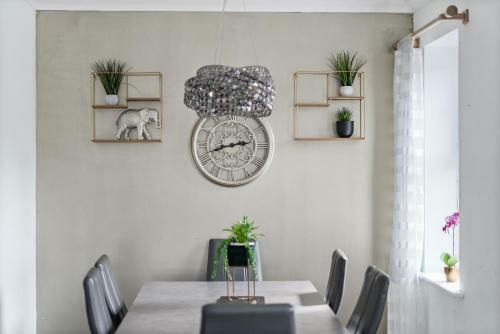 Canterbury Modern Colourful Gem Apartment
