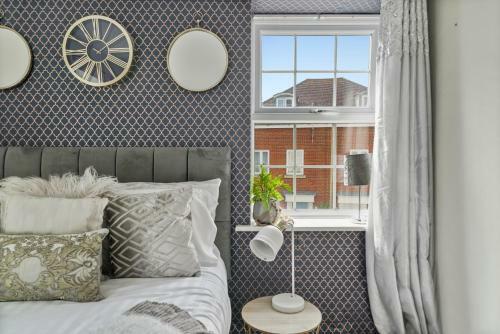 Canterbury Modern Colourful Gem Apartment