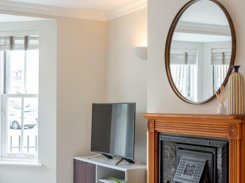Pass The Keys A Luxurious Apartment With Secure Gated Parking