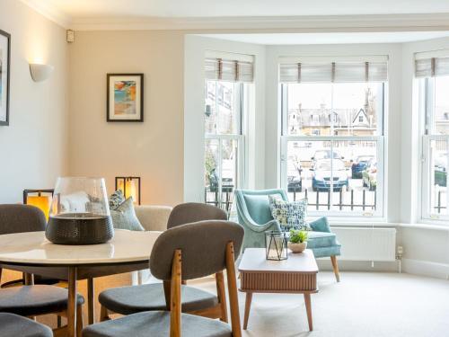 Pass The Keys A Luxurious Apartment With Secure Gated Parking