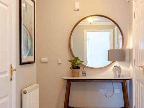 Pass The Keys A Luxurious Apartment With Secure Gated Parking