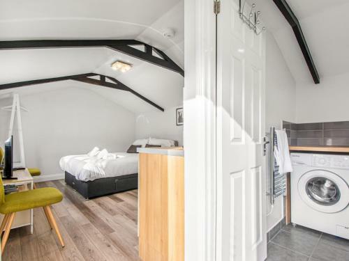 Pass The Keys Hoath Tiny House - A Secret Getaway