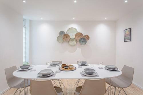 Exclusive City Centre Townhouse With Parking