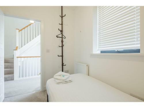Pass The Keys Modern 2 Bed Property With Balcony And Garden