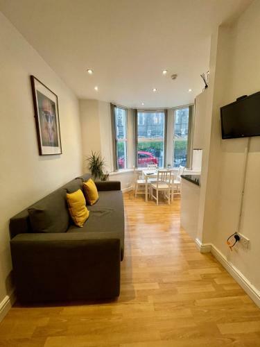 Bute Park Apartment W/ Heating + Private Bathroom